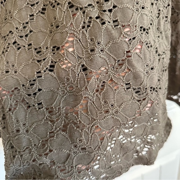 Olive green long sleeve top lace front flattering size large - Picture 8 of 8